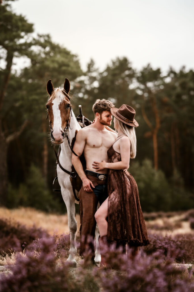 frau und mann mit pferd pferdeshooting tierfotograf kimage photografie heideshooting