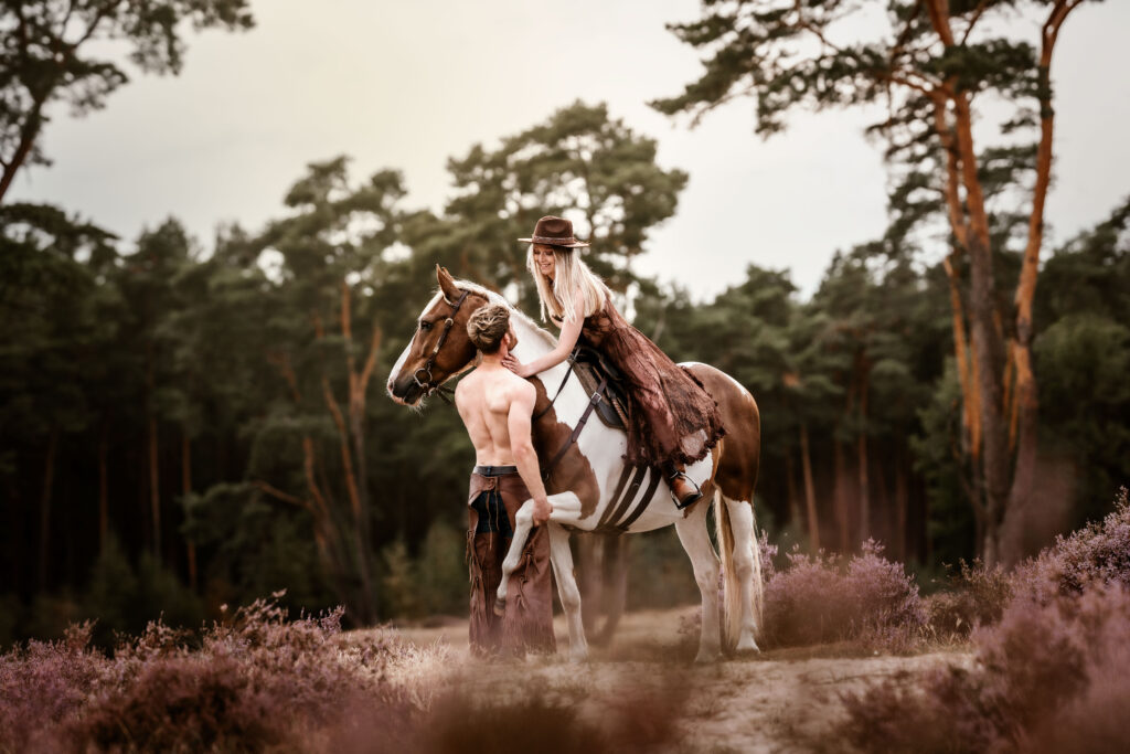 paarshooting mit pferd in der heide kimage photografie pferdefotografie